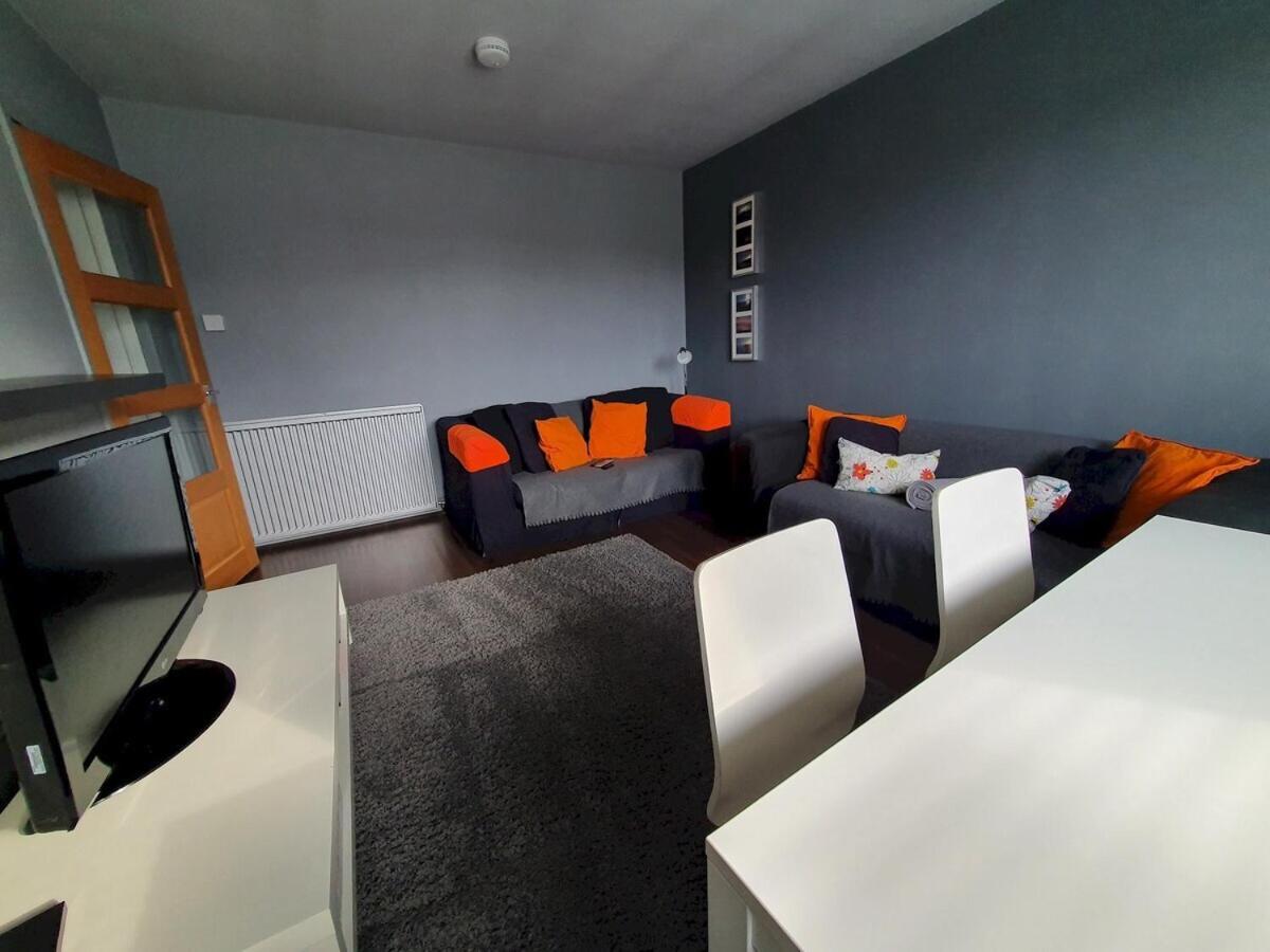 2 Bedroom, Free Parking & Netflix Near Hospitals Aberdeen Esterno foto