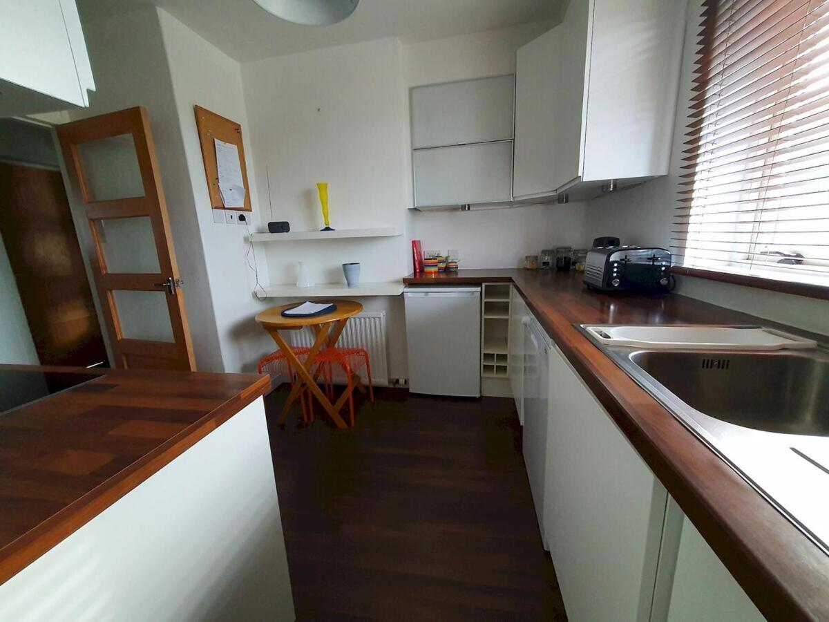 2 Bedroom, Free Parking & Netflix Near Hospitals Aberdeen Esterno foto